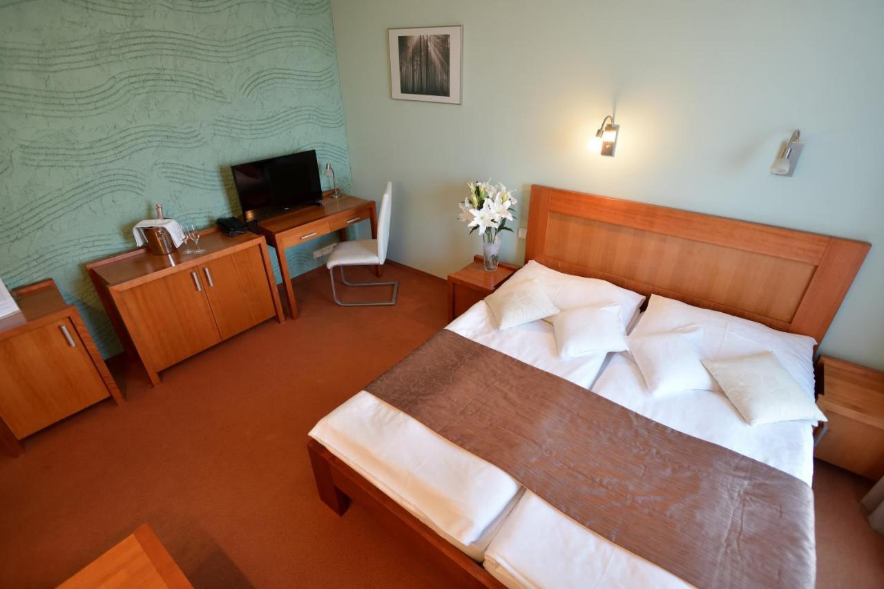 Hotel Villa Romantica Kolín Kültér fotó